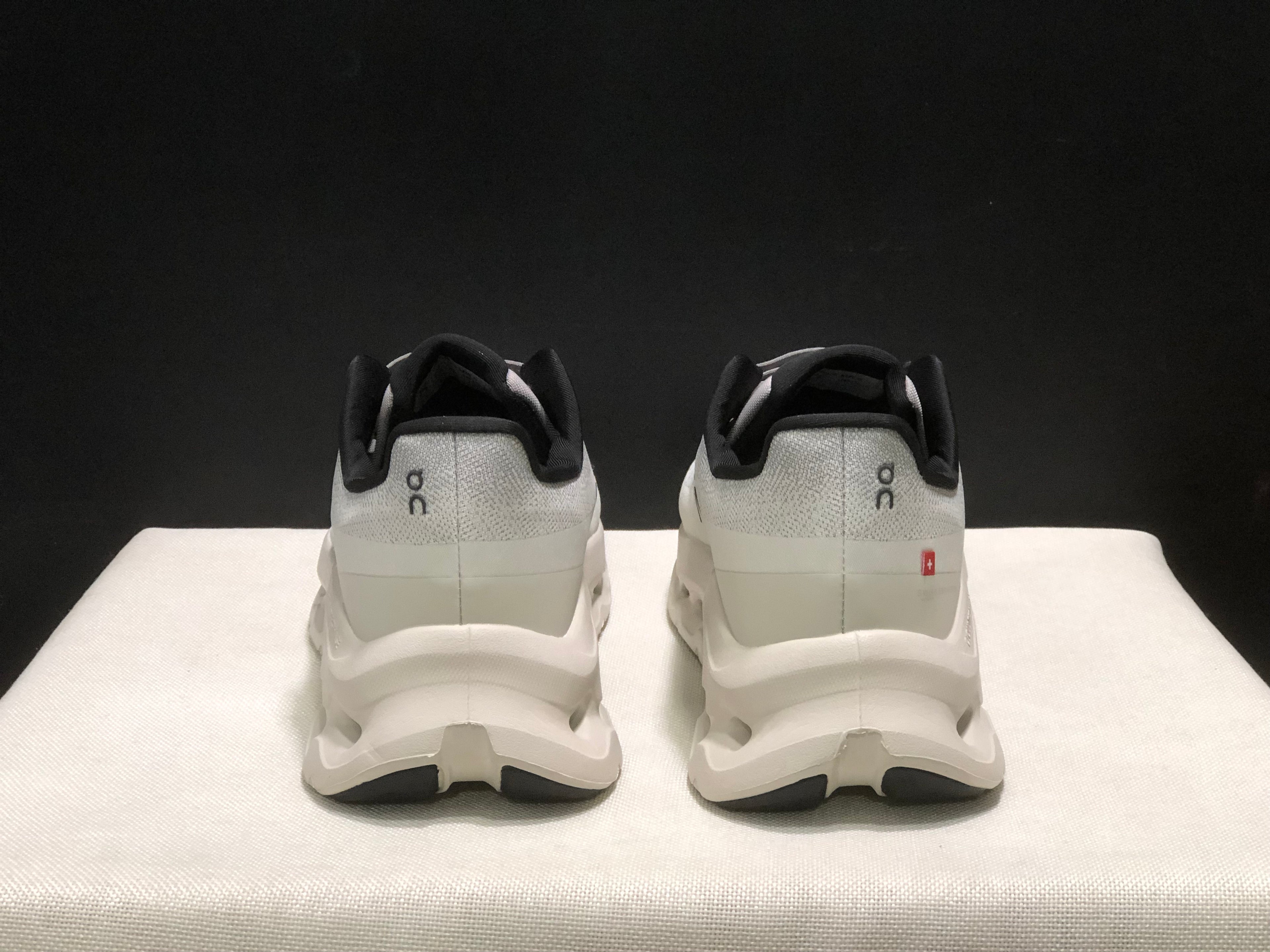 On Running Cloudtilt Durable Casual Life Shoes Ivory/Light Grey