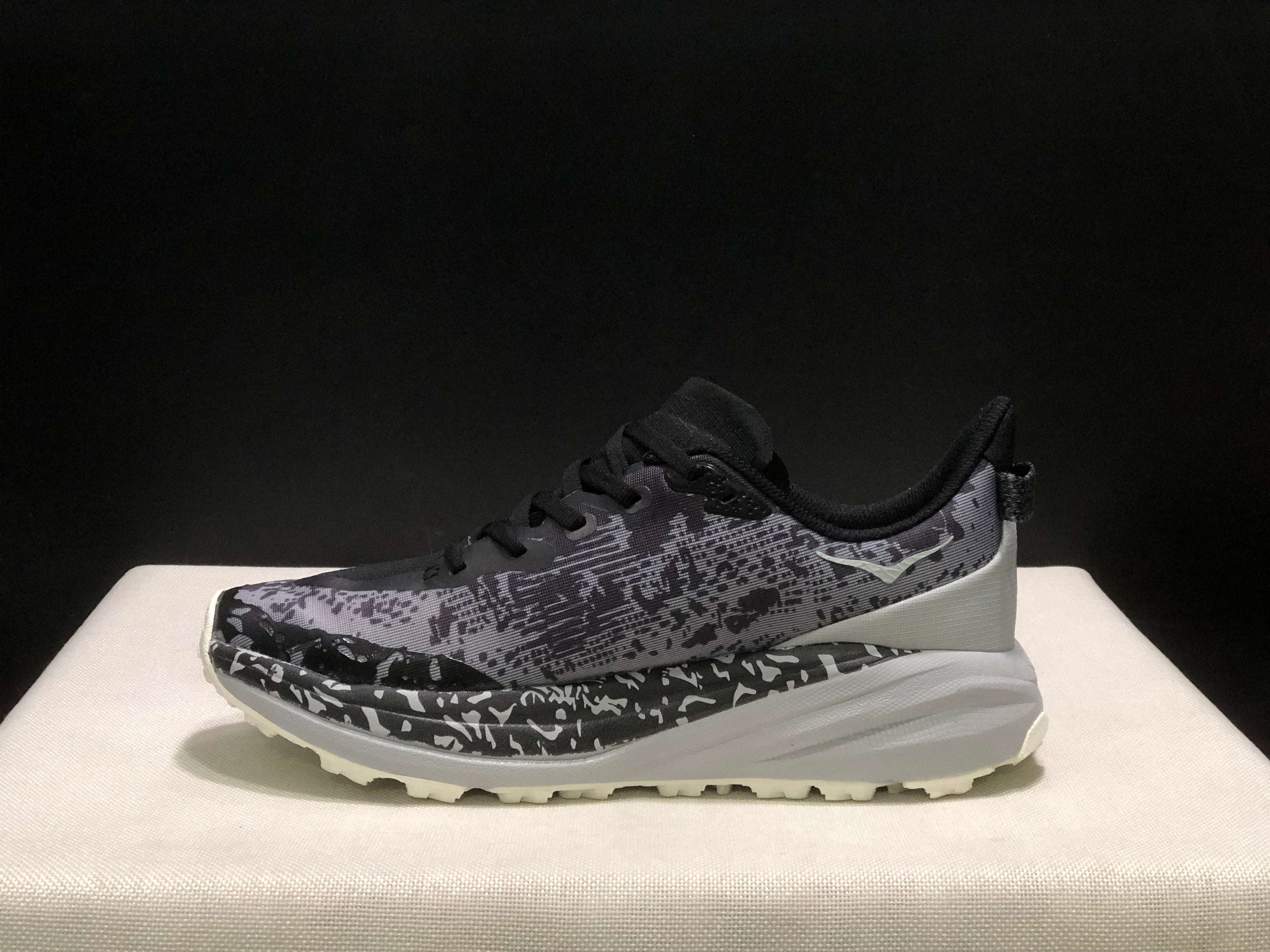 Hoka One One Speedgoat 6 Trail Running Shoes Sneakers Dark Grey