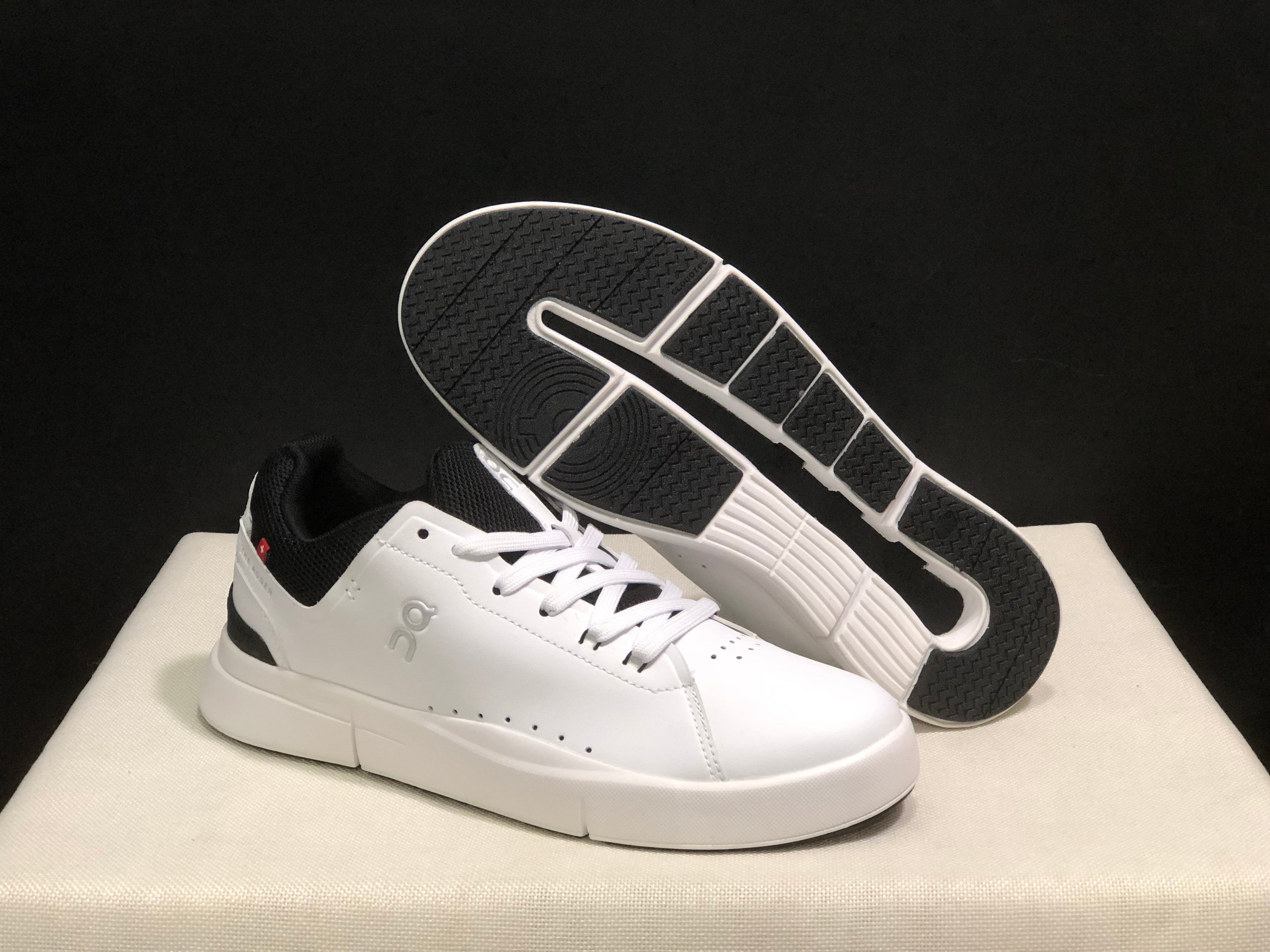 On Running The Roger Spin Board Shoes White/Black