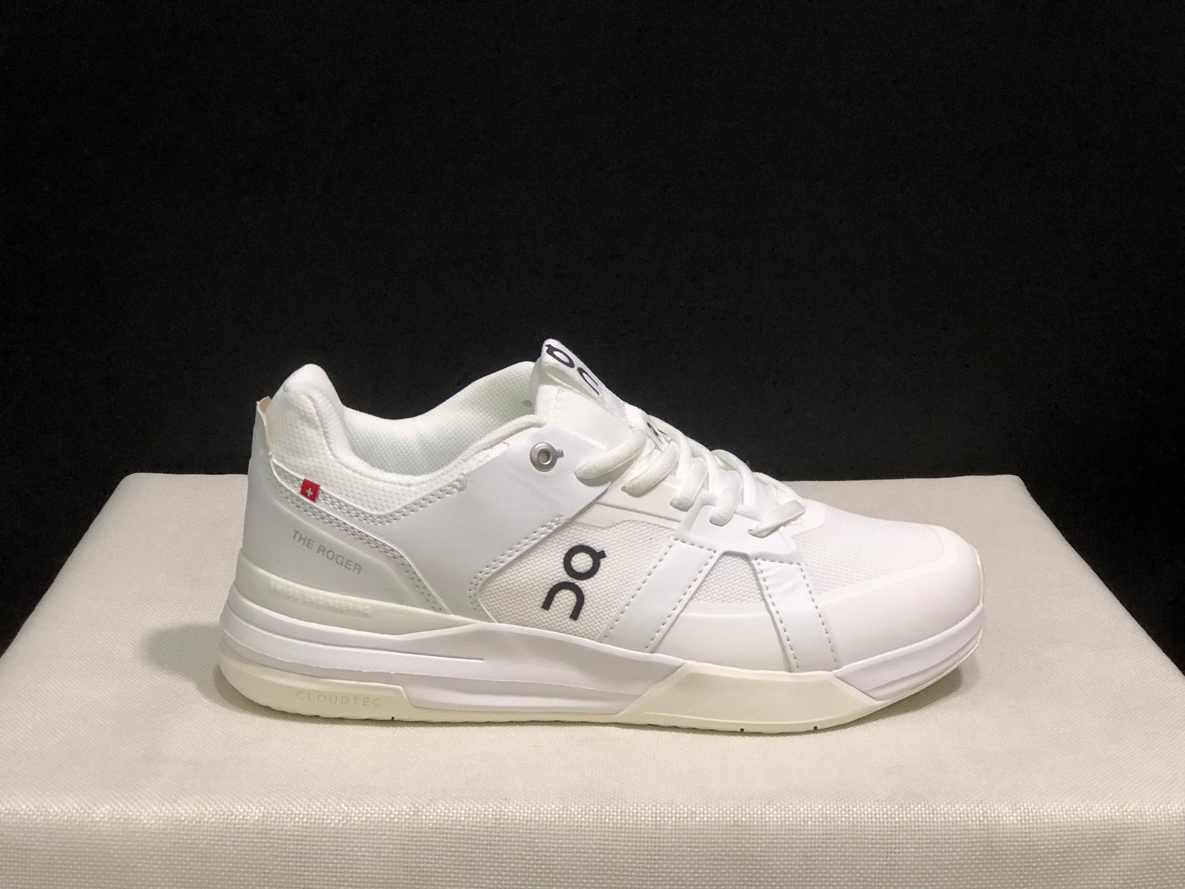 On Running The Roger Clubhouse Pro Anti-Slip Sports Shoes All White