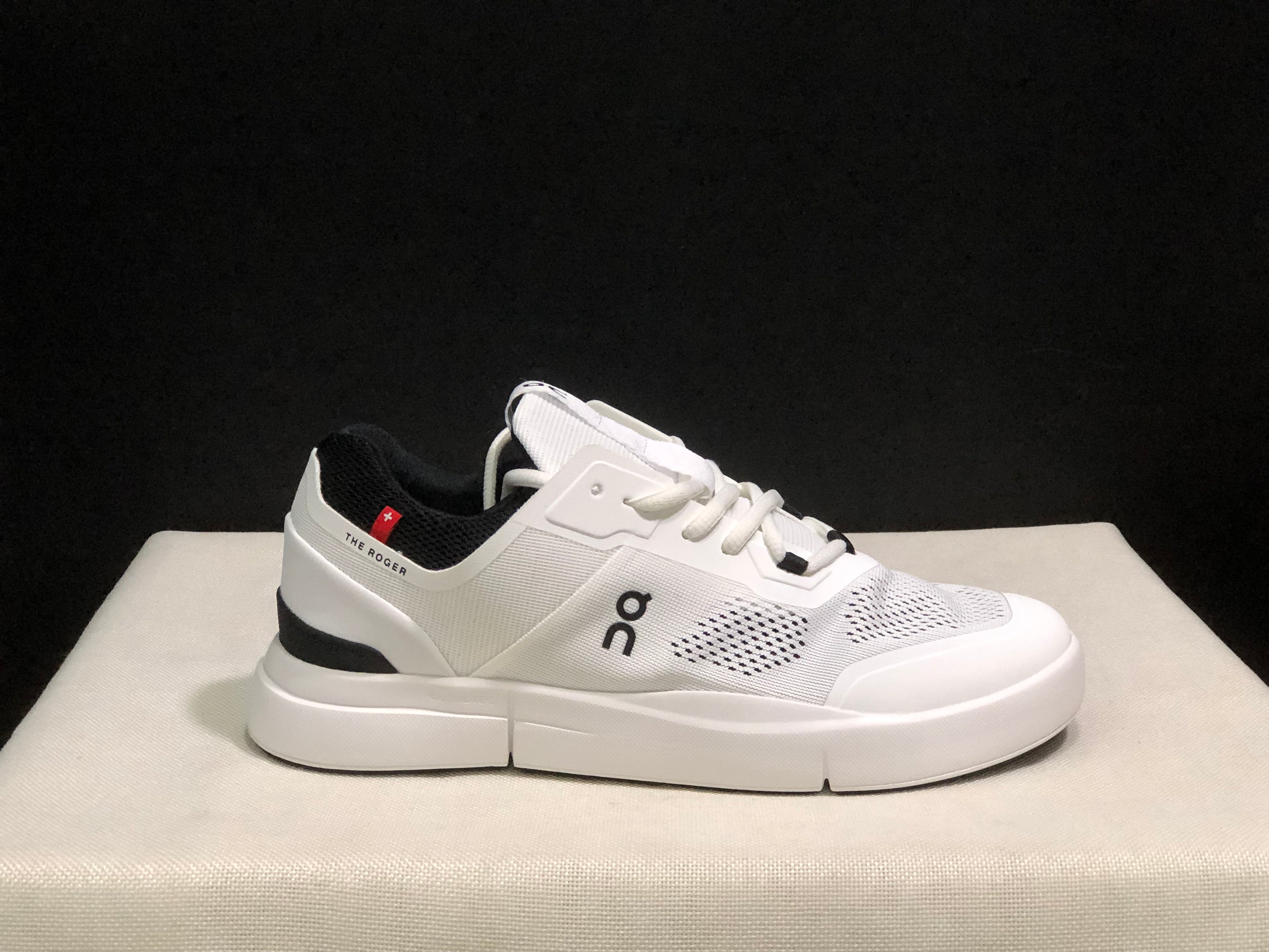 On Running The Roger Spin Breathable Mesh Sneakers White/Black