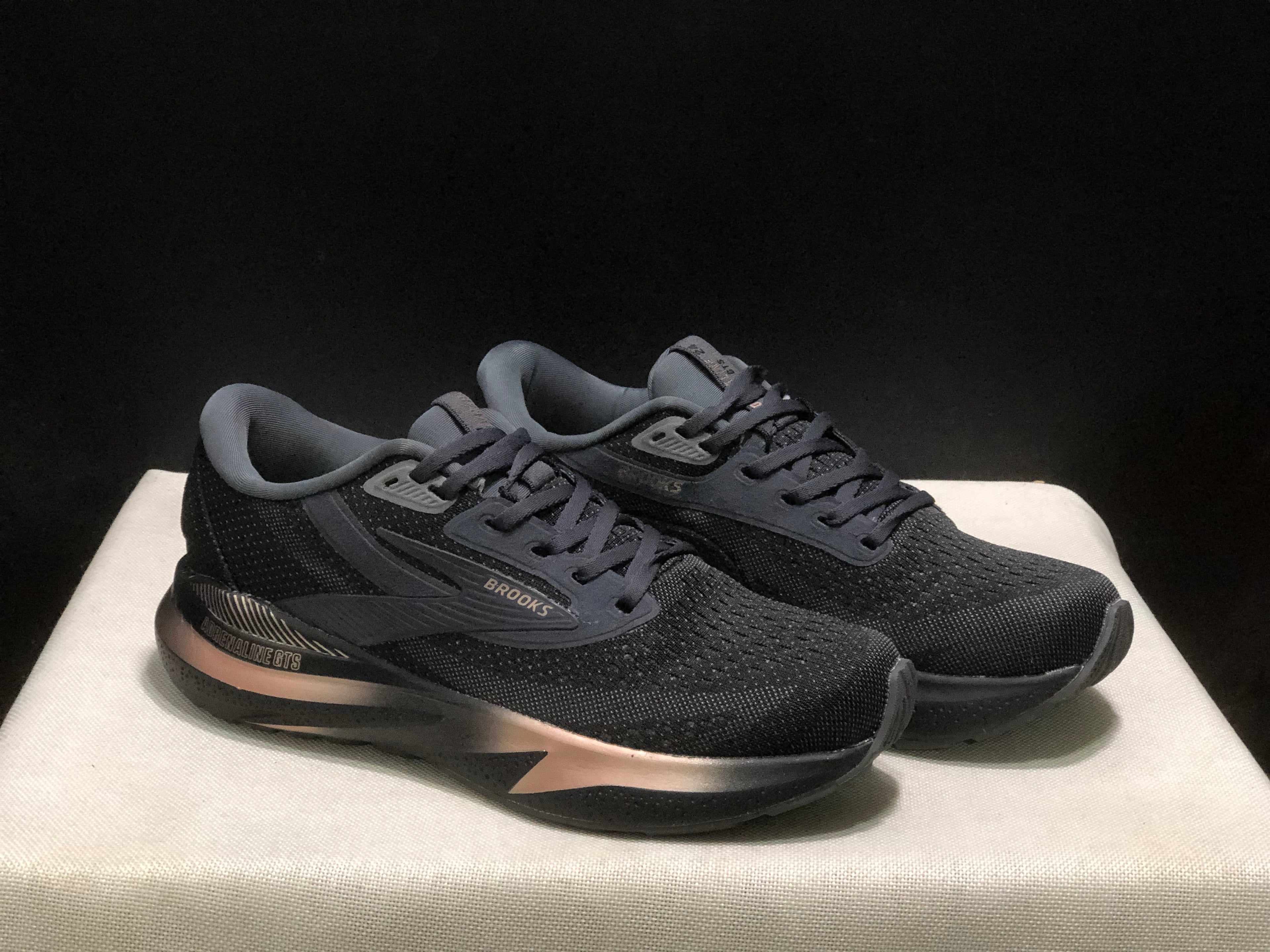 Brooks Adrenaline GTS 24 Casual Running Shoes Black/Gold