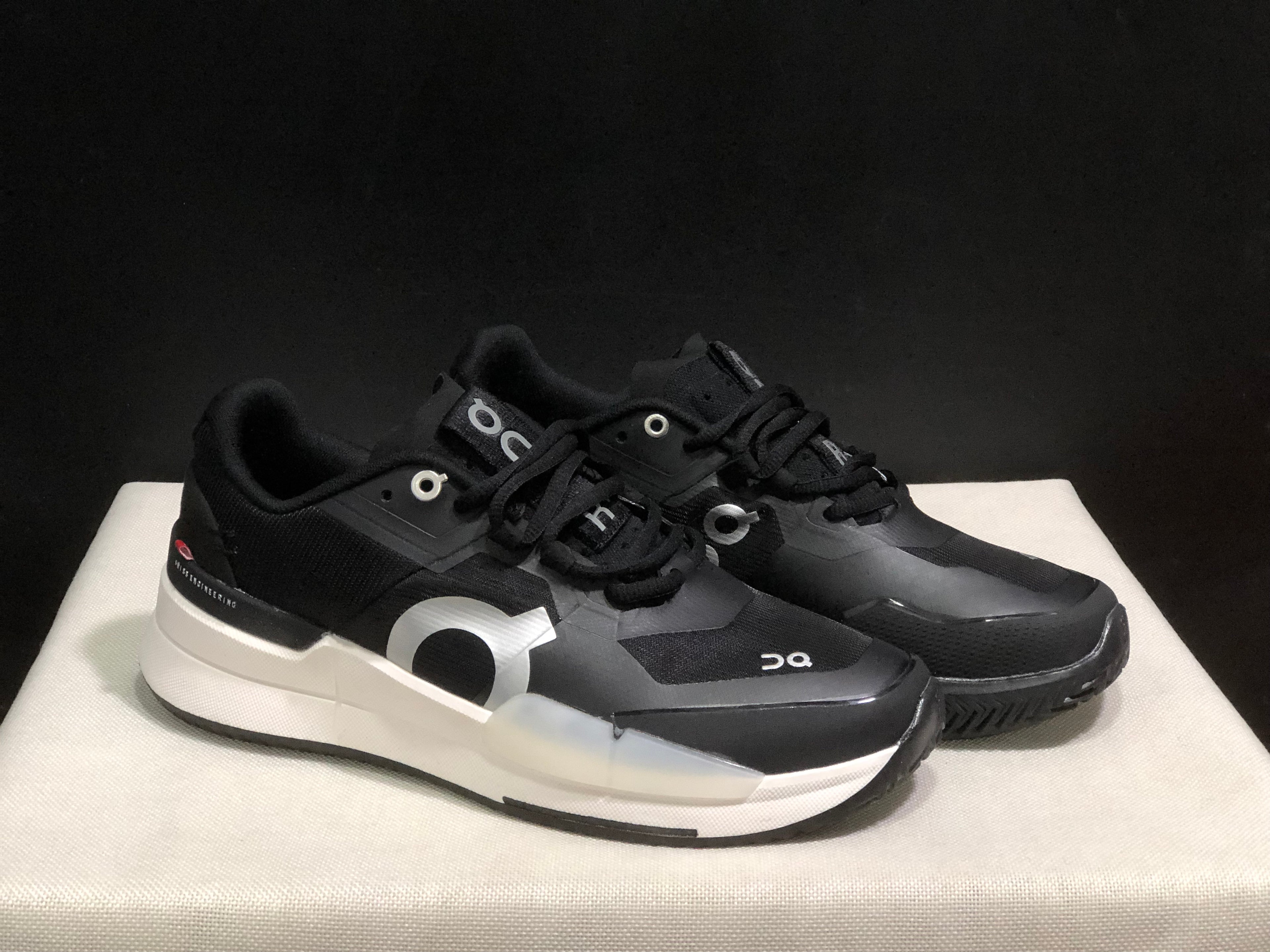 On Running The Roger Pro 2 Black/White Breathable Mesh Training Running Shoes