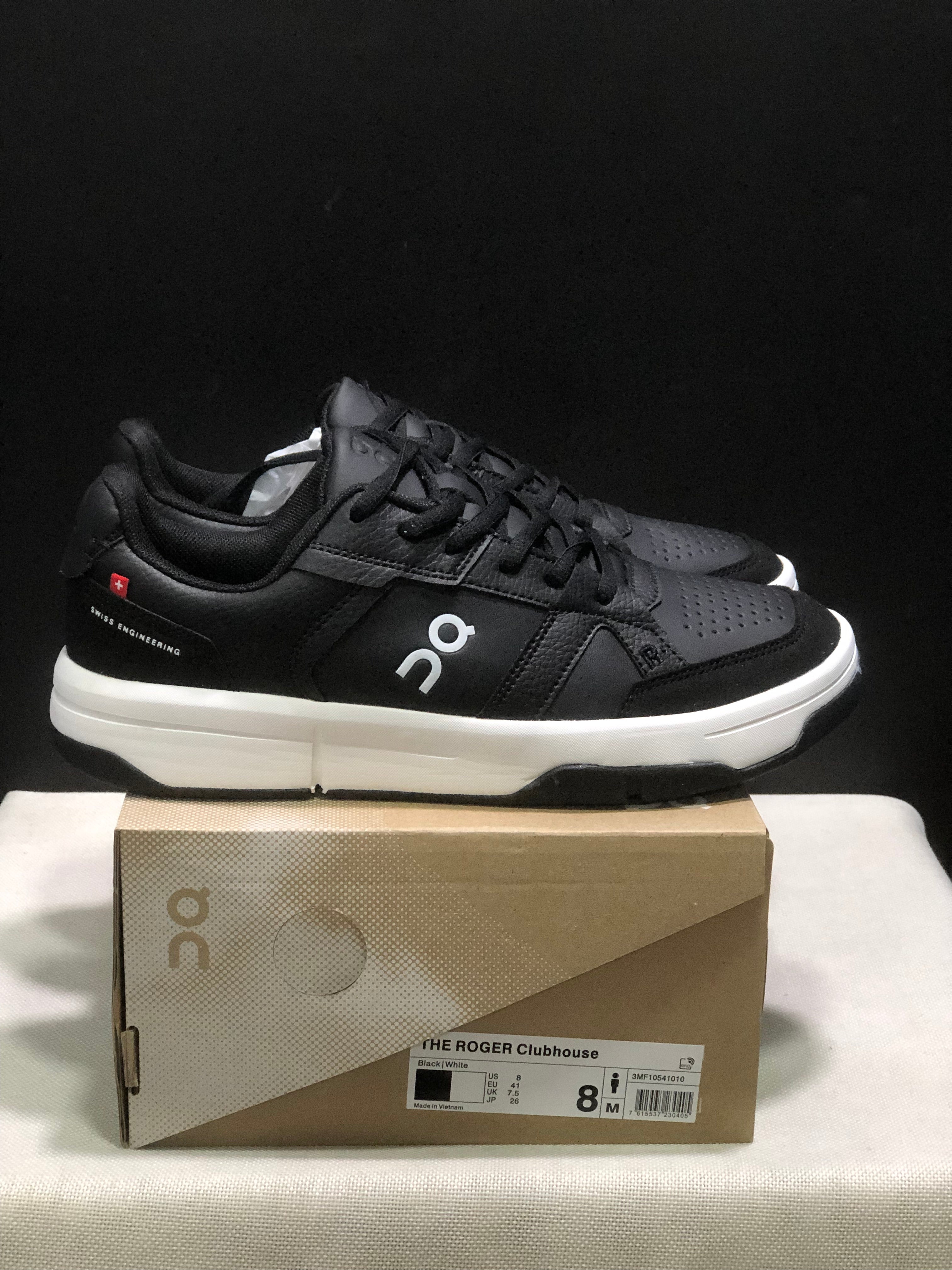 On Running The Roger Clubhouse Casual Sneakers Black/White
