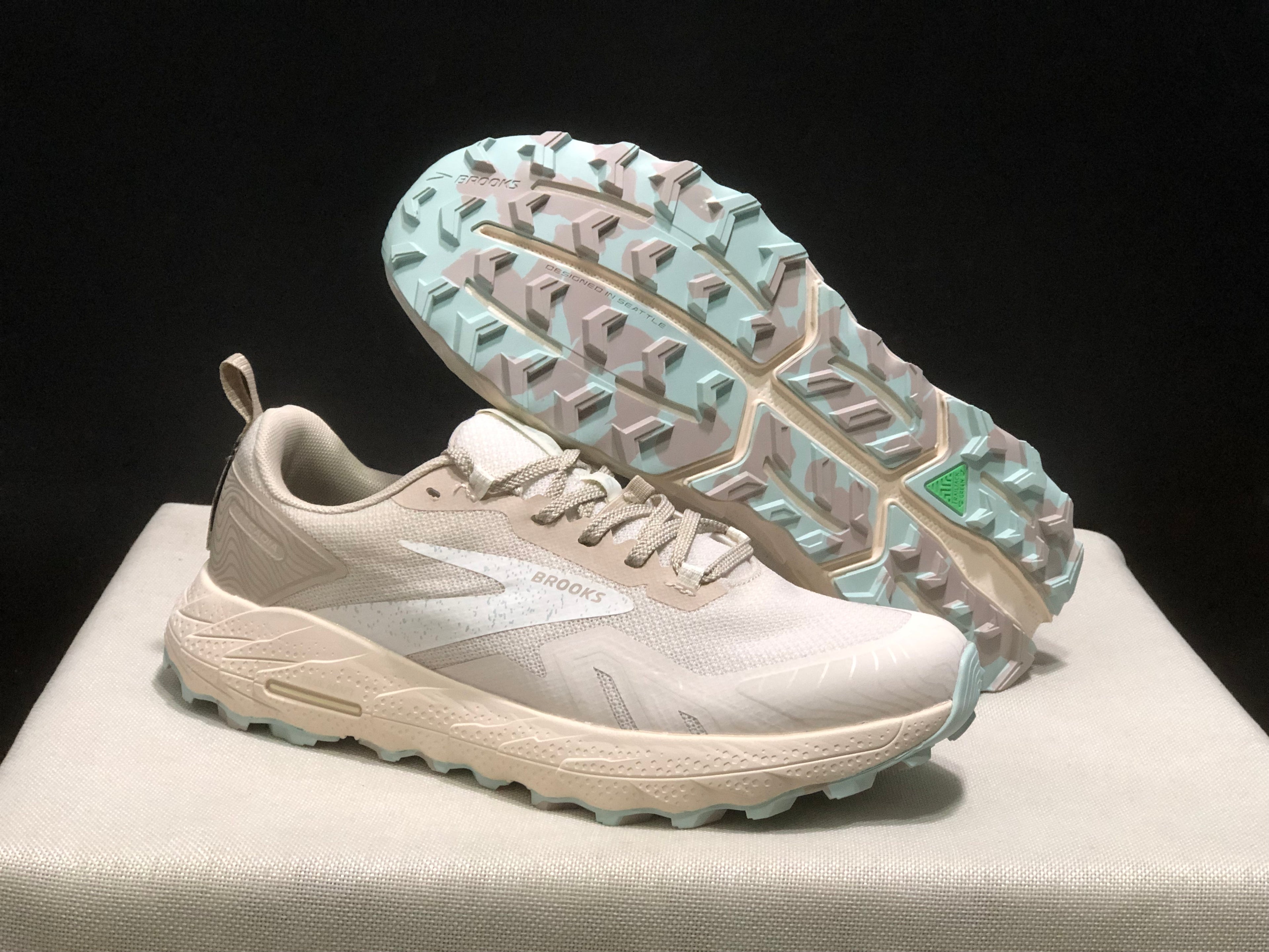 Brooks Cascadia 17 Trail Running Shoes Sand White Grey