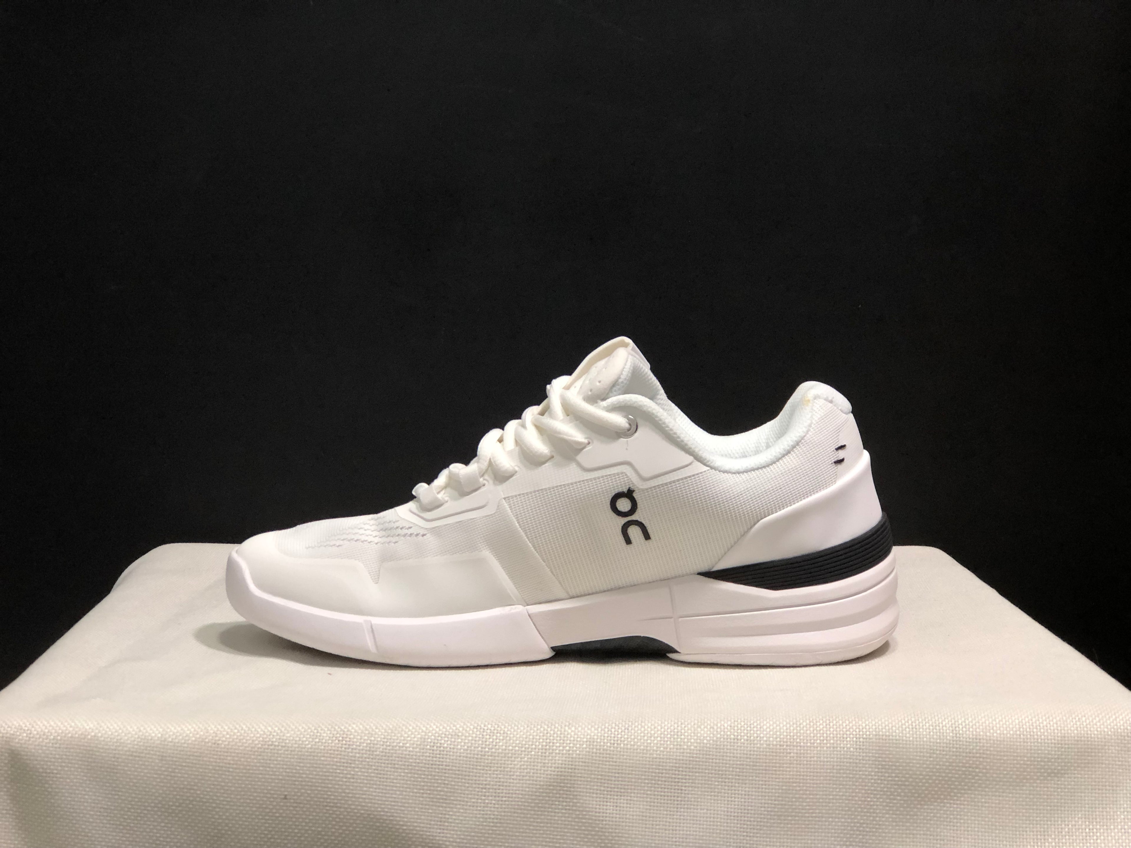 On Running The Roger Rro Durable And Breathable Tennis Shoes White/Black