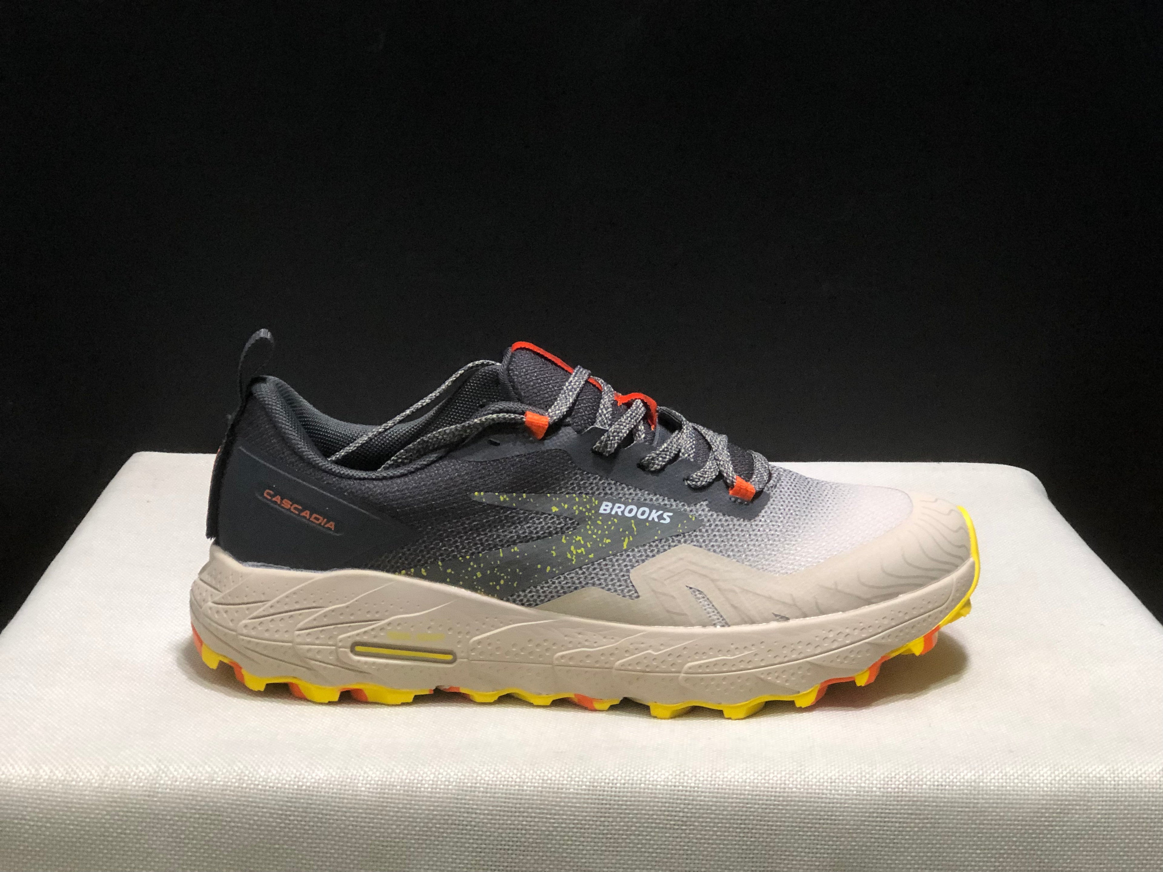 Brooks Cascadia 17 Trail Running Shoes Chateau Grey/Forged Iron