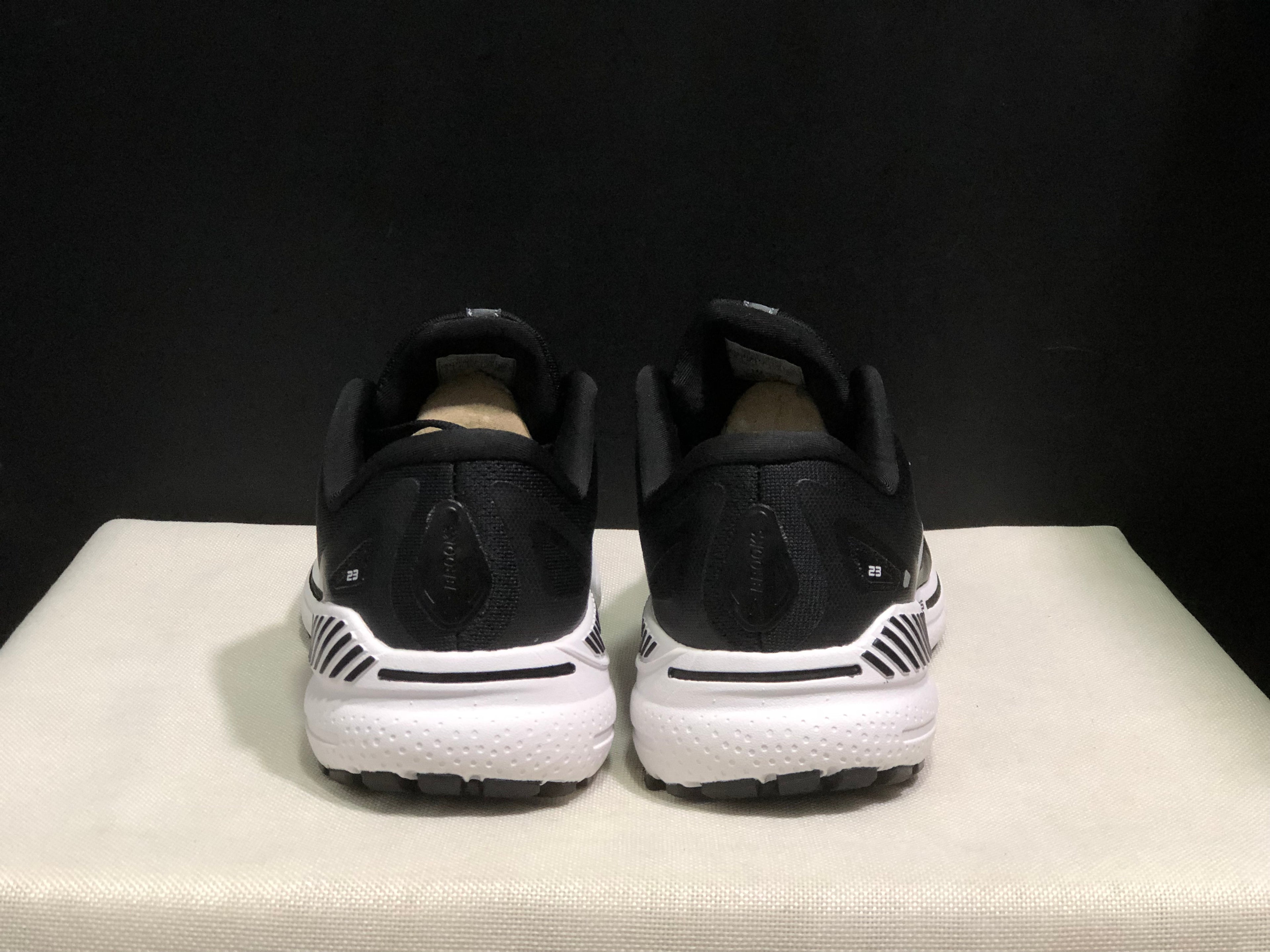 Brooks Adrenaline GTS 23 Shock-absorbing Wear-resistant Low-top Running Shoes Black/White