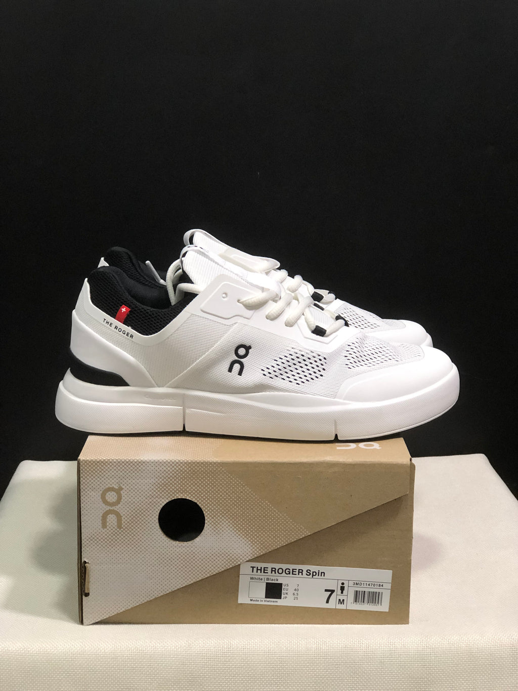 On Running The Roger Spin Breathable Mesh Sneakers White/Black