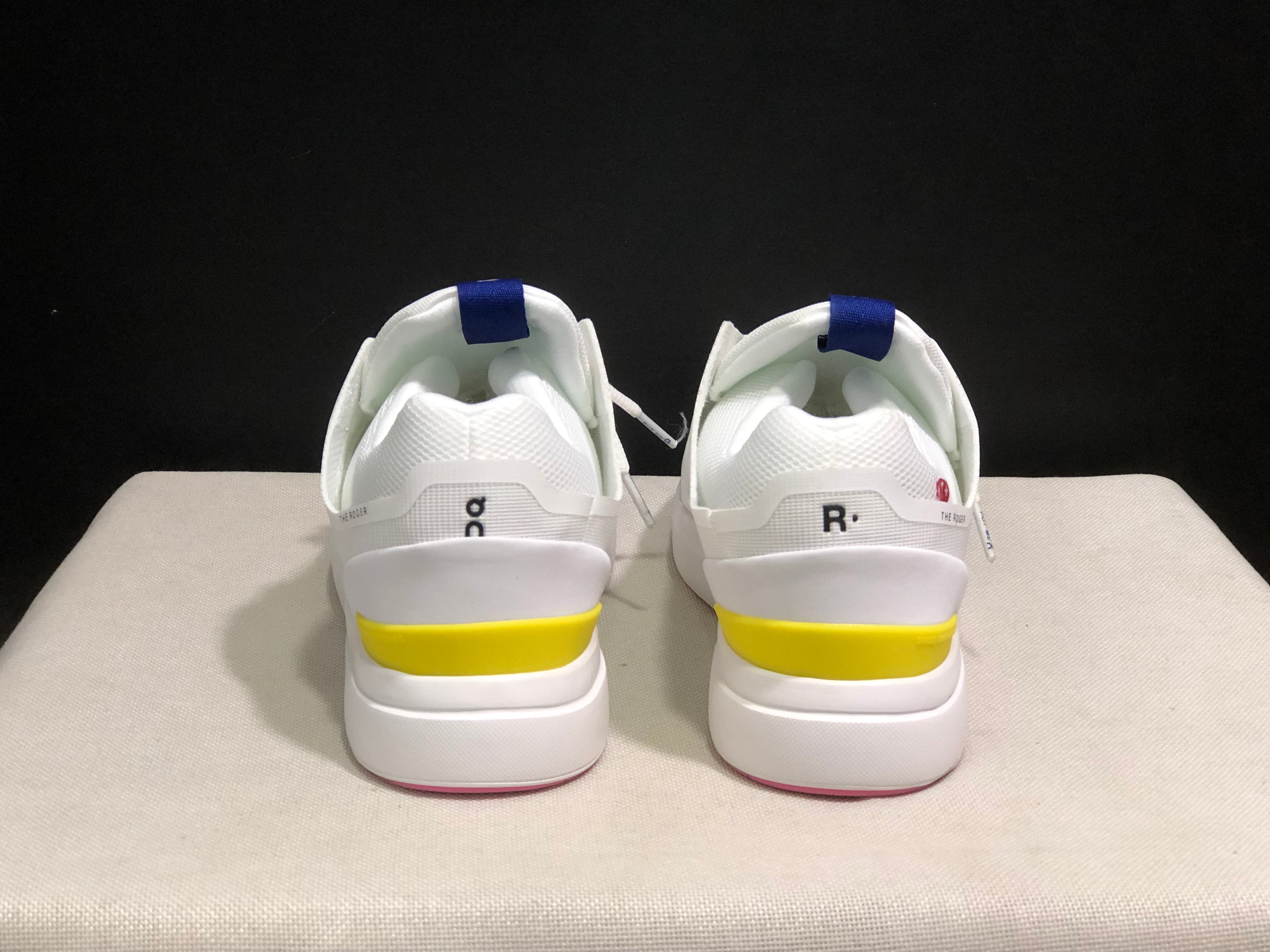 On Running The Roger Spin Breathable Mesh Sneakers Blue White/Pink Sole