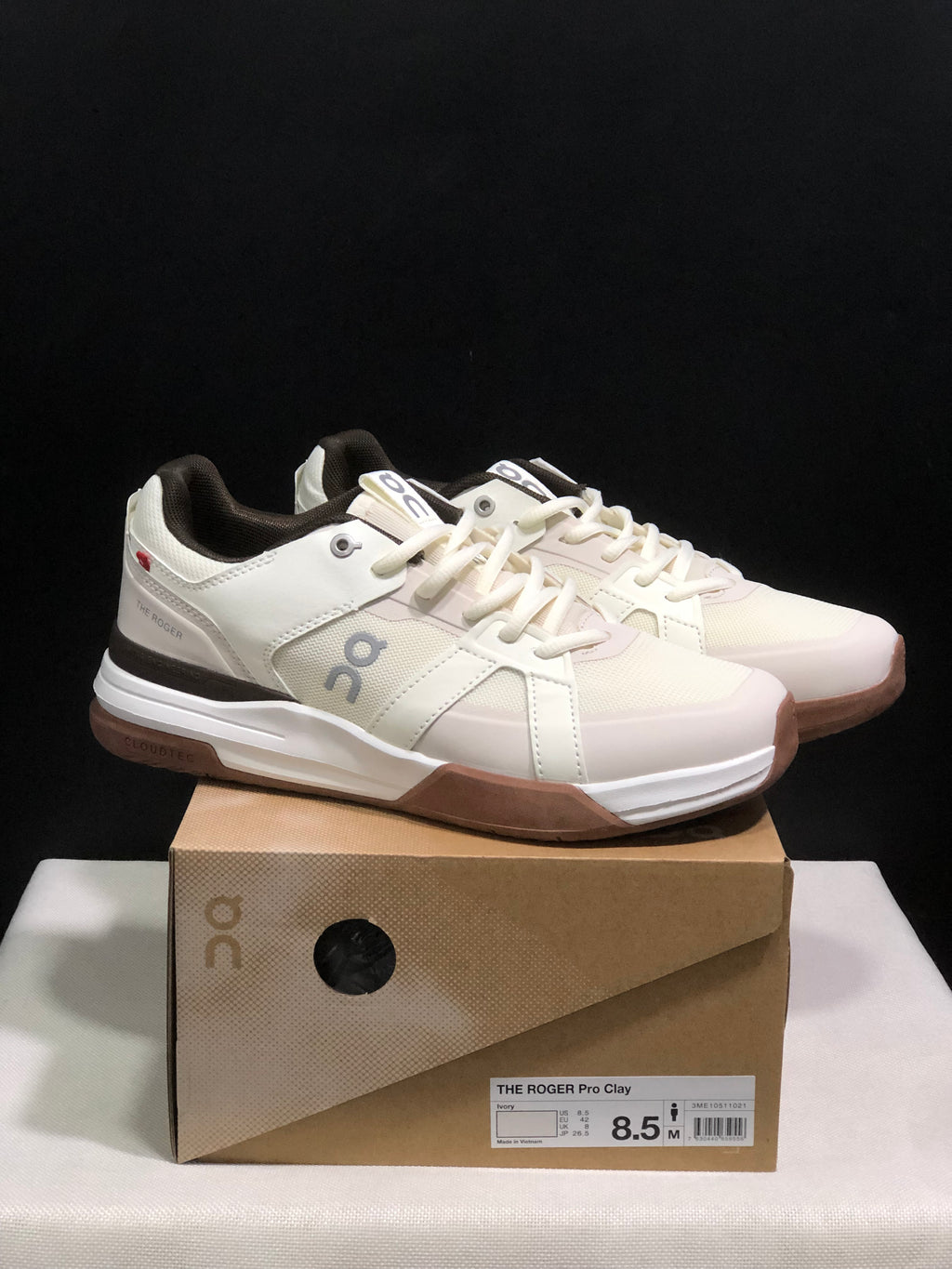 On Running The Roger Clubhouse Pro Anti-Slip Sports Shoes Ivory/Brown