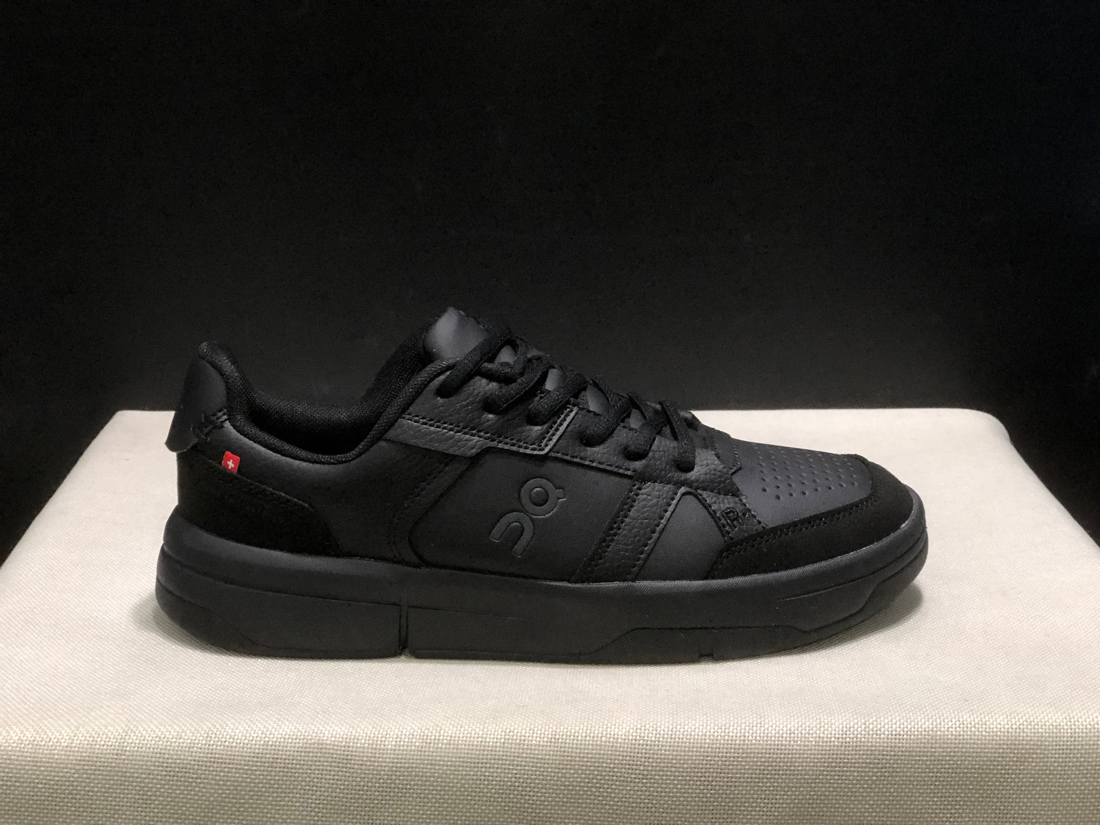 On Running The Roger Clubhouse Casual Sneakers All Black