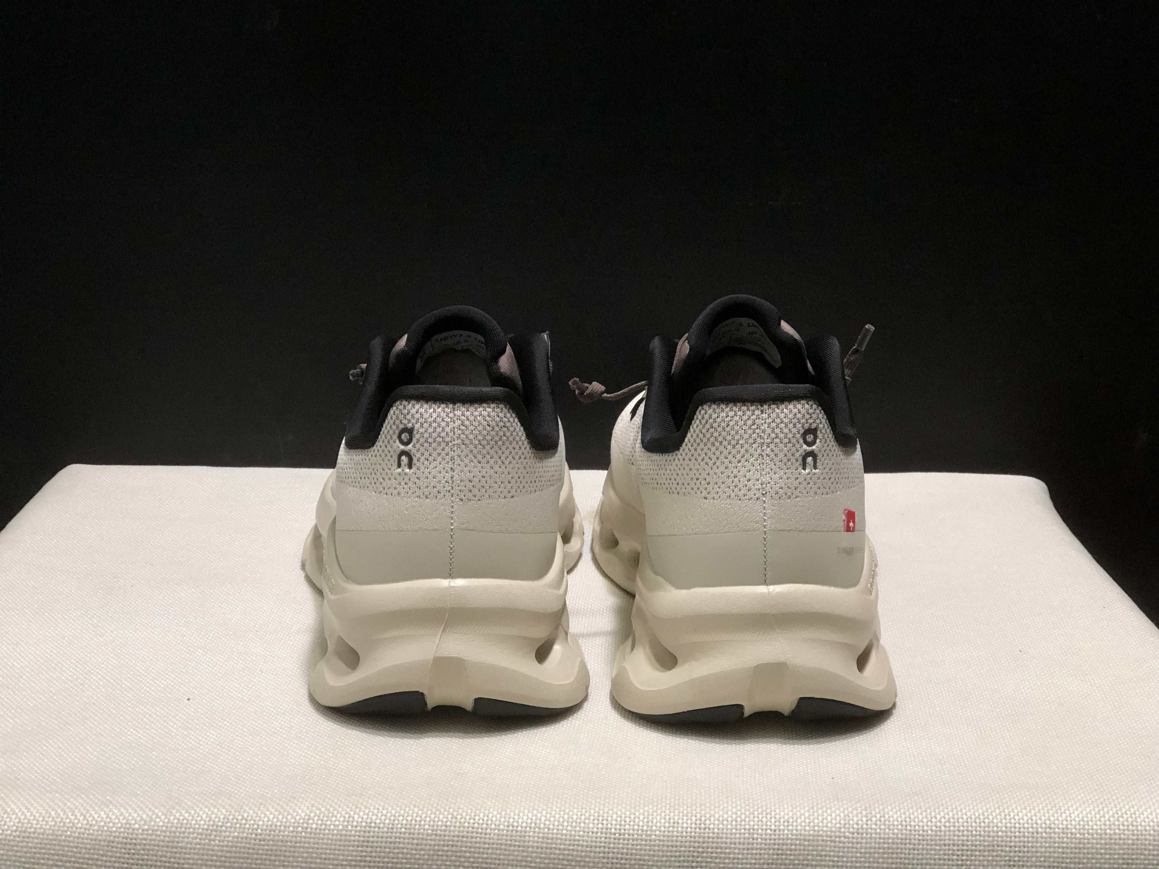 On Running Cloudtilt Durable Casual Life Shoes Ivory/Light Brown