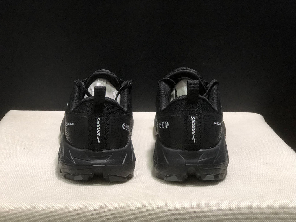 Brooks Cascadia 17 Trail Running Shoes Black/White