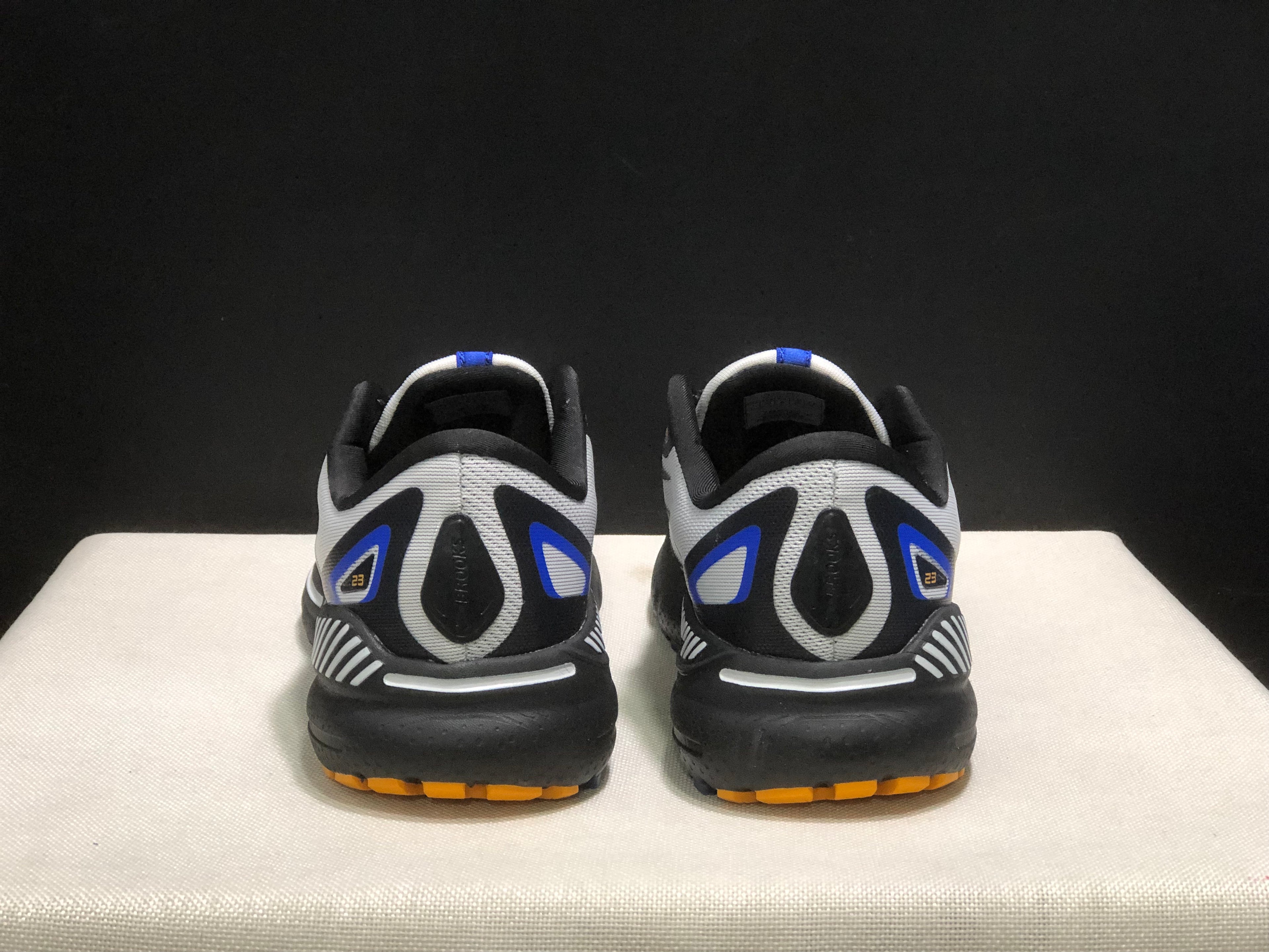 Brooks Adrenaline GTS 23 Shock-absorbing Wear-resistant Low-top Running Shoes White/Camouflage