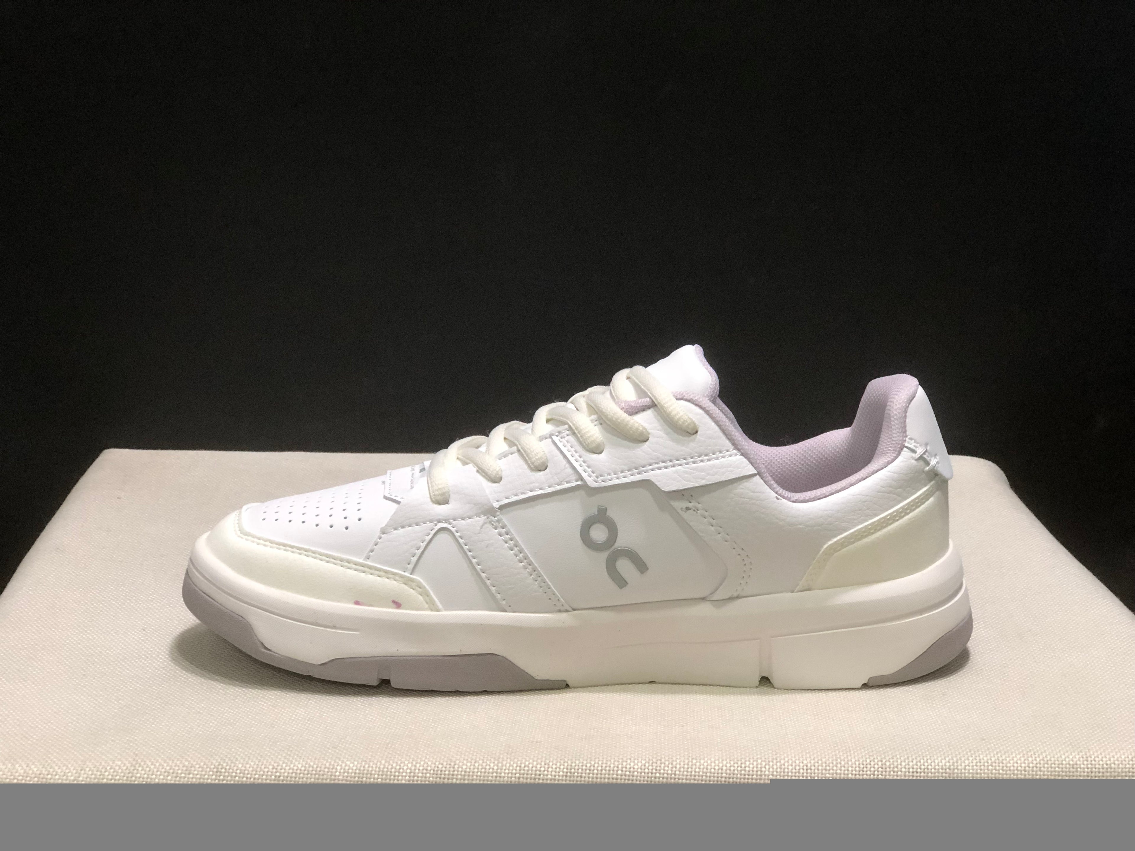 On Running The Roger Clubhouse Casual Sneakers White/Fade