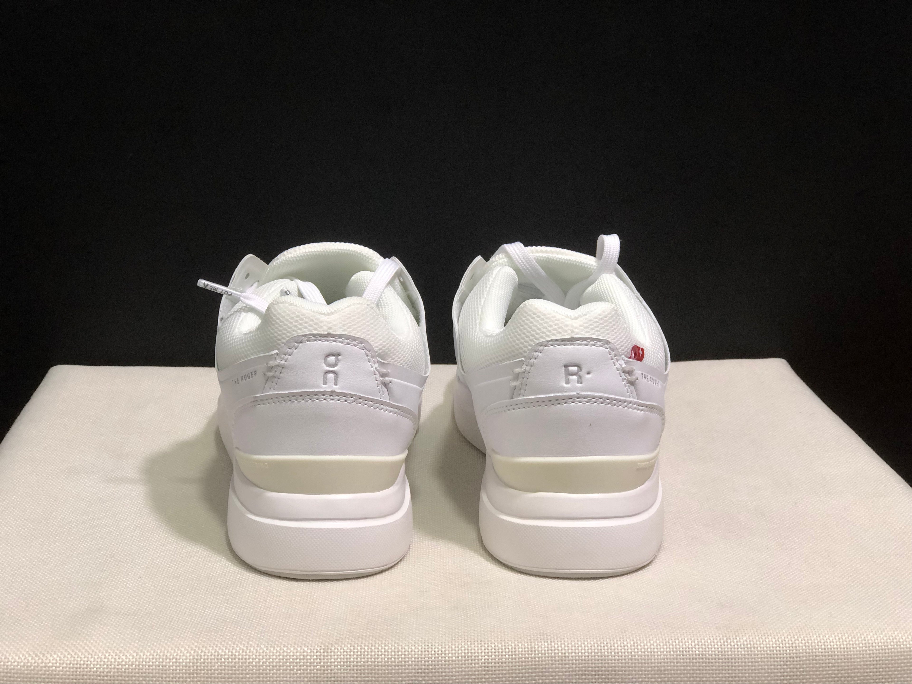 On Running The Roger Spin Board Shoes All White