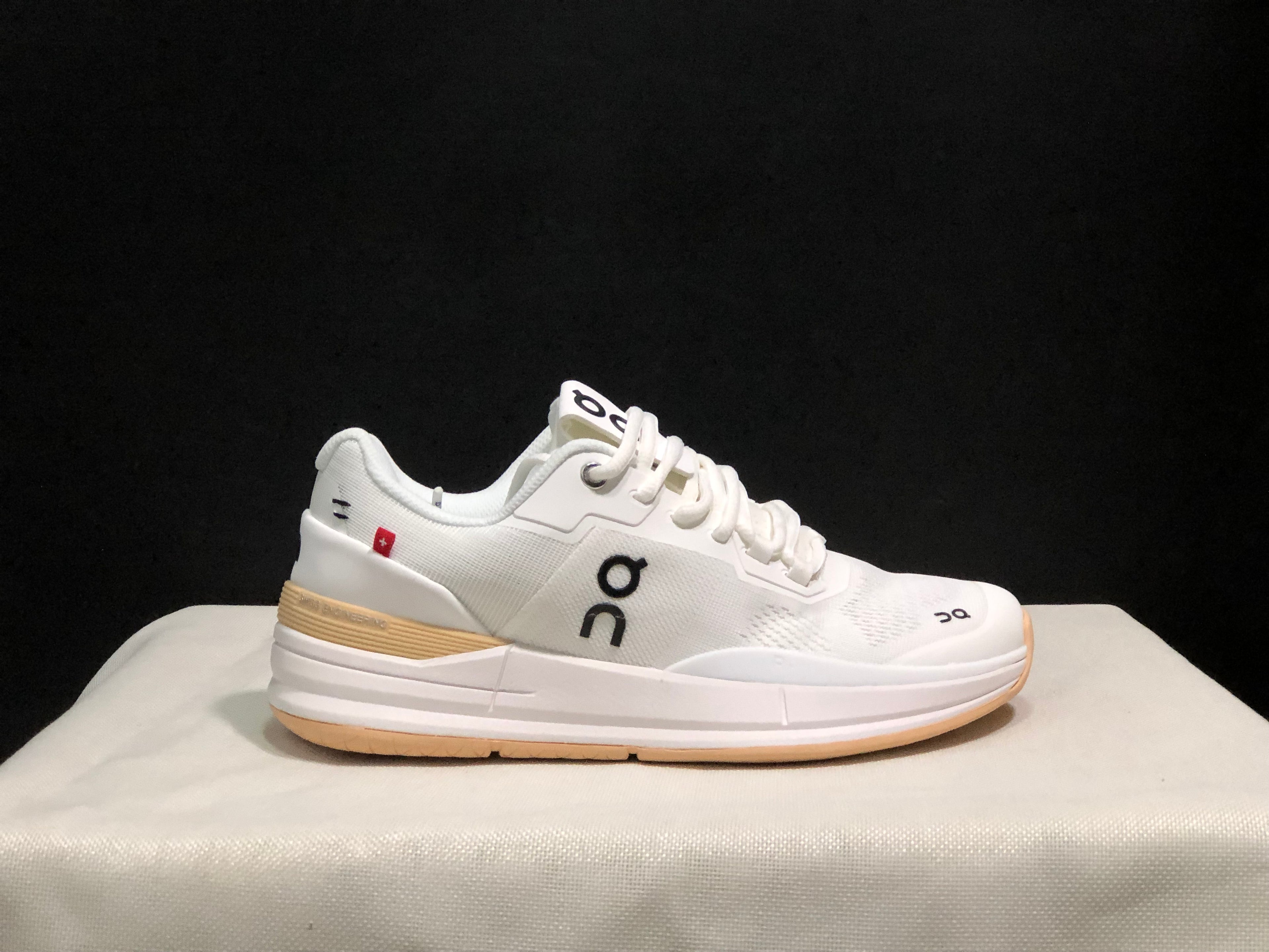 On Running The Roger Rro Durable And Breathable Tennis Shoes White/Light Khaki