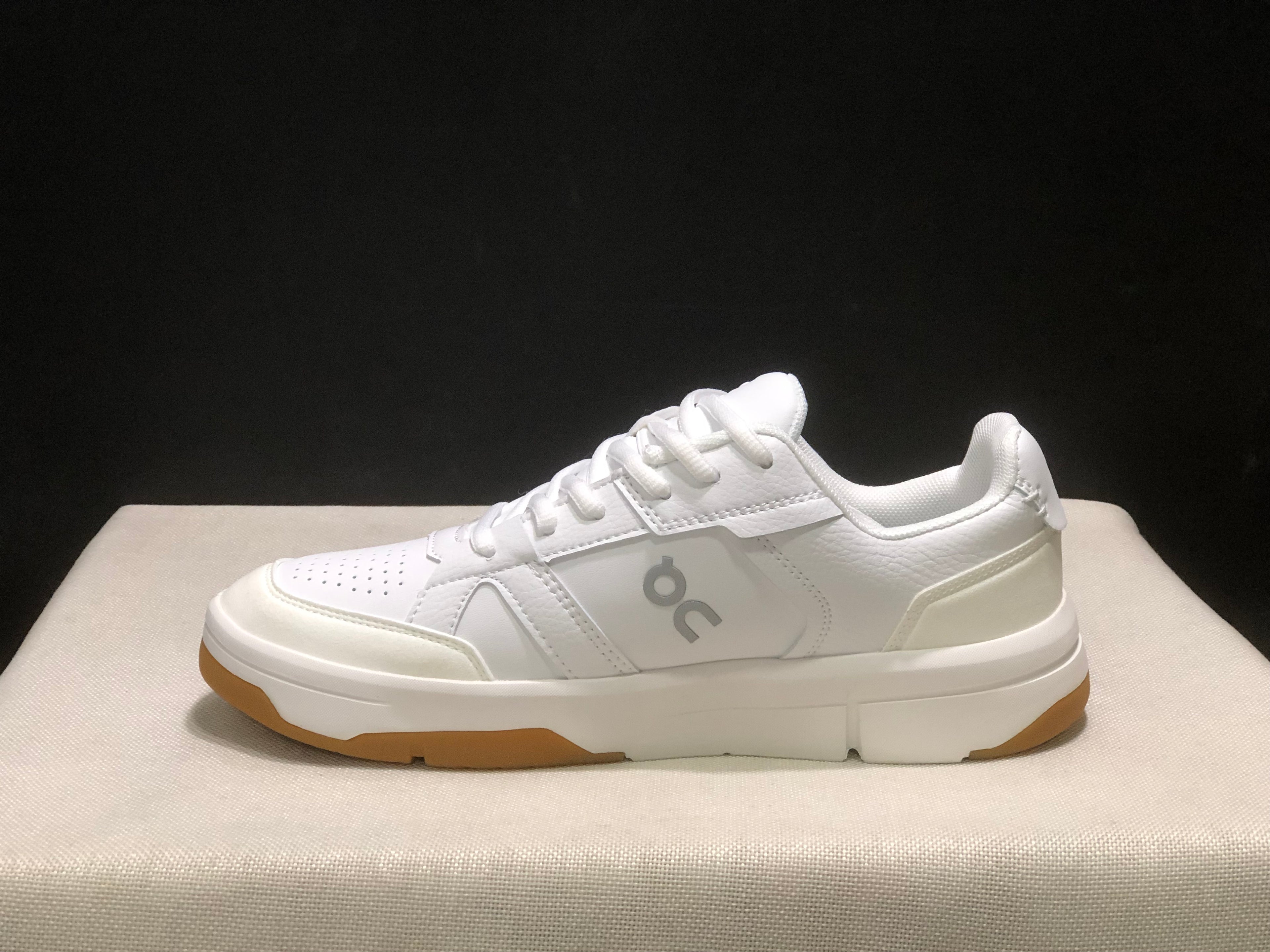 On Running The Roger Clubhouse Casual Sneakers White/Ivory