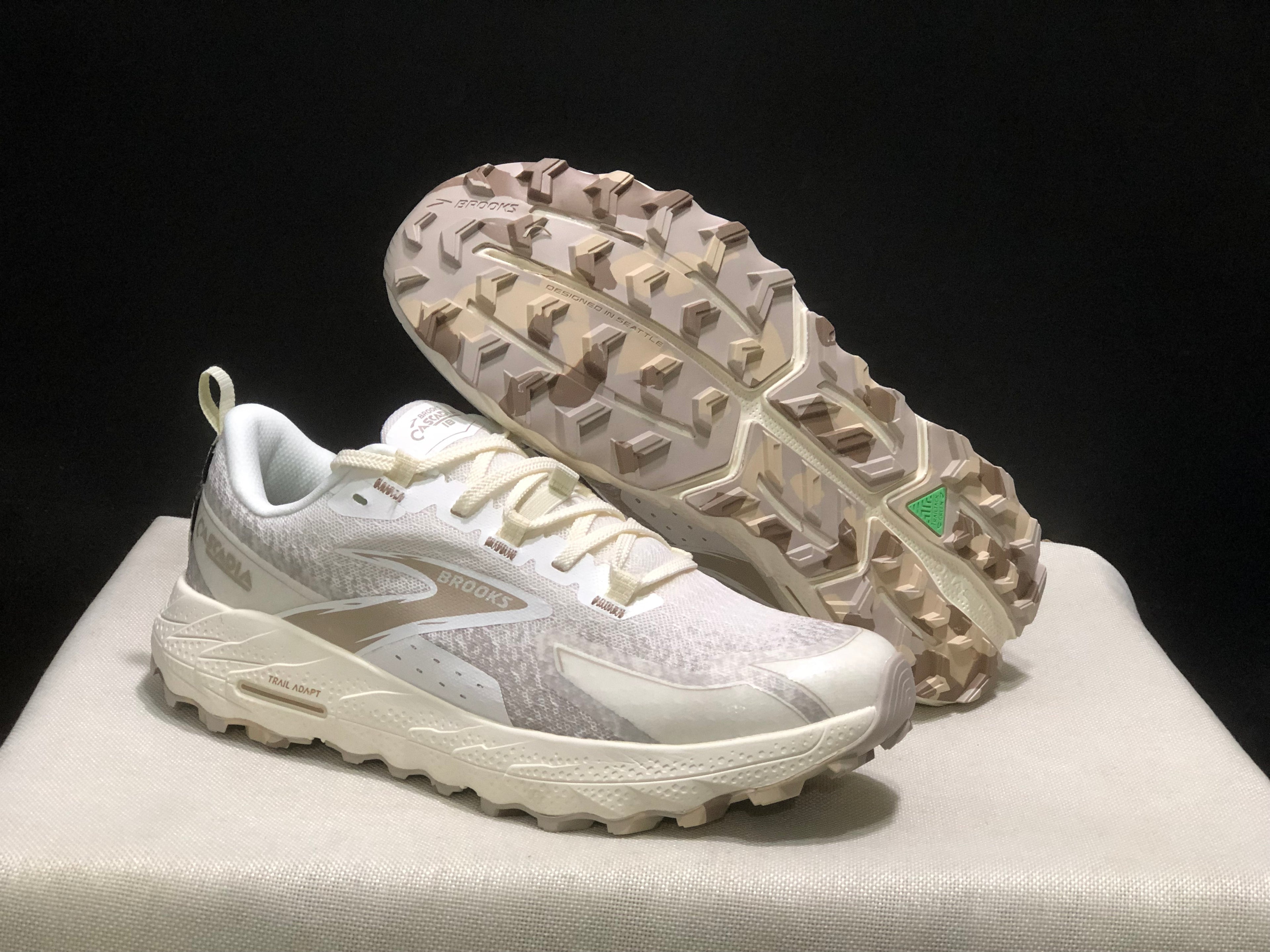 Brooks Cascadia 18 Low-top Running Shoes Coconut/Chateou/White