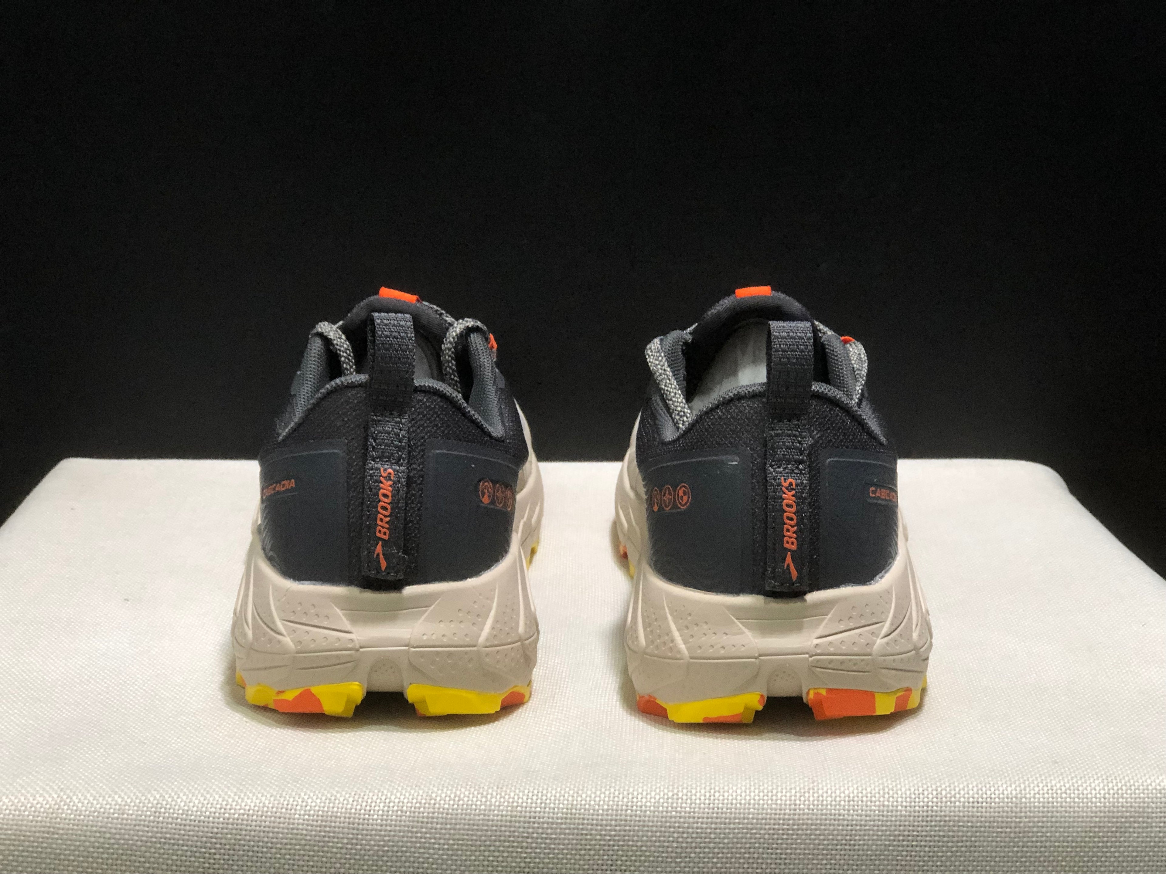 Brooks Cascadia 17 Trail Running Shoes Chateau Grey/Forged Iron