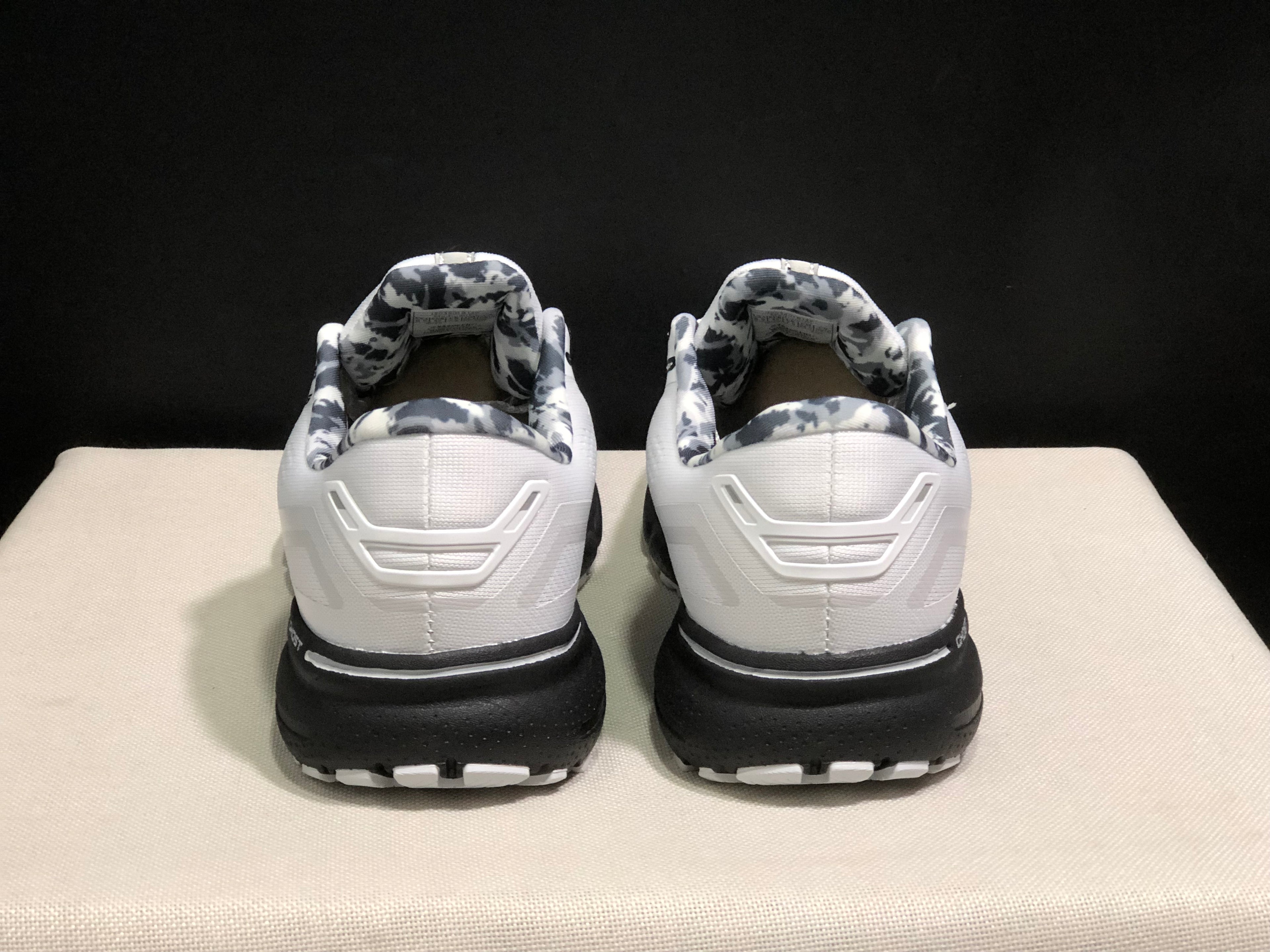 Brooks Ghost 15 Shock-absorbing Wear-resistant Low-top Running Shoes White/Camouflage
