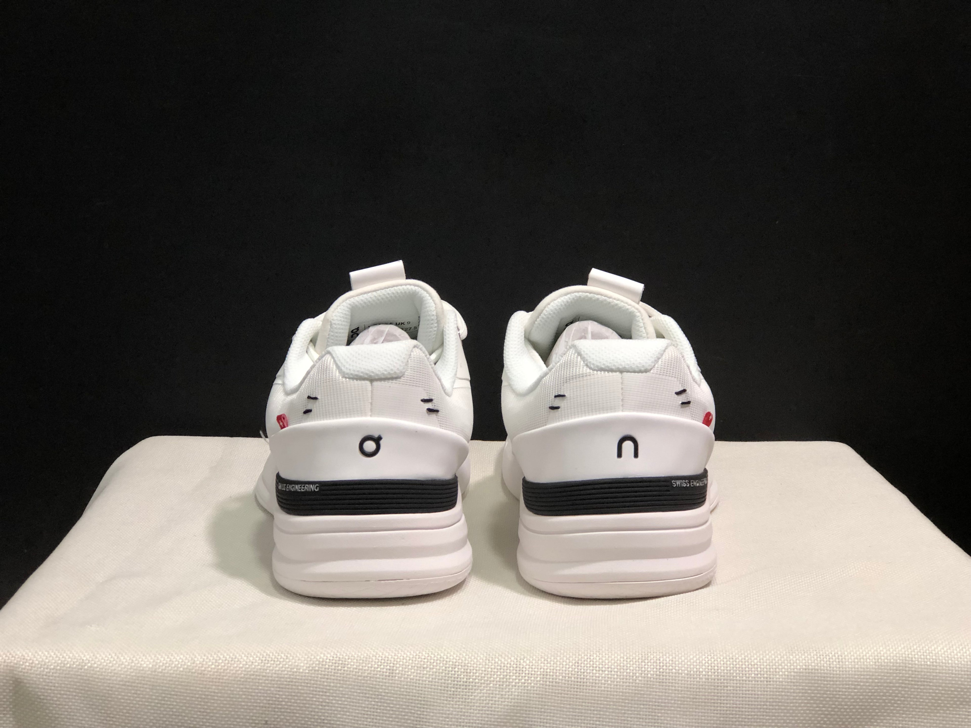 On Running The Roger Rro Durable And Breathable Tennis Shoes White/Black