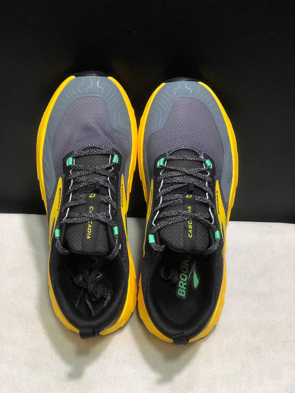 Brooks Cascadia 17 Trail Running Shoes Charcool Grey Yellow