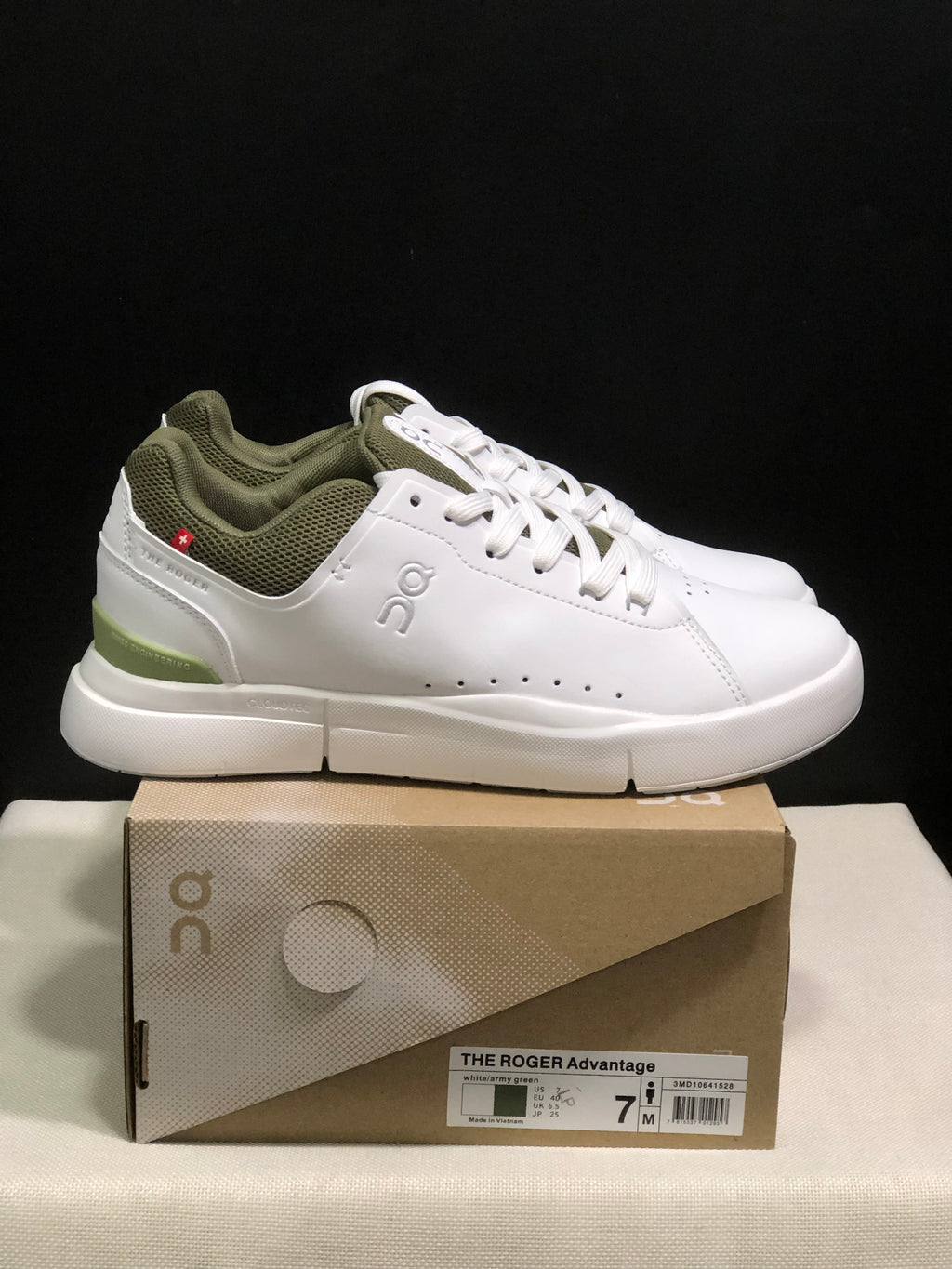 On Running The Roger Spin Breathable Mesh Sneakers White/Army Green