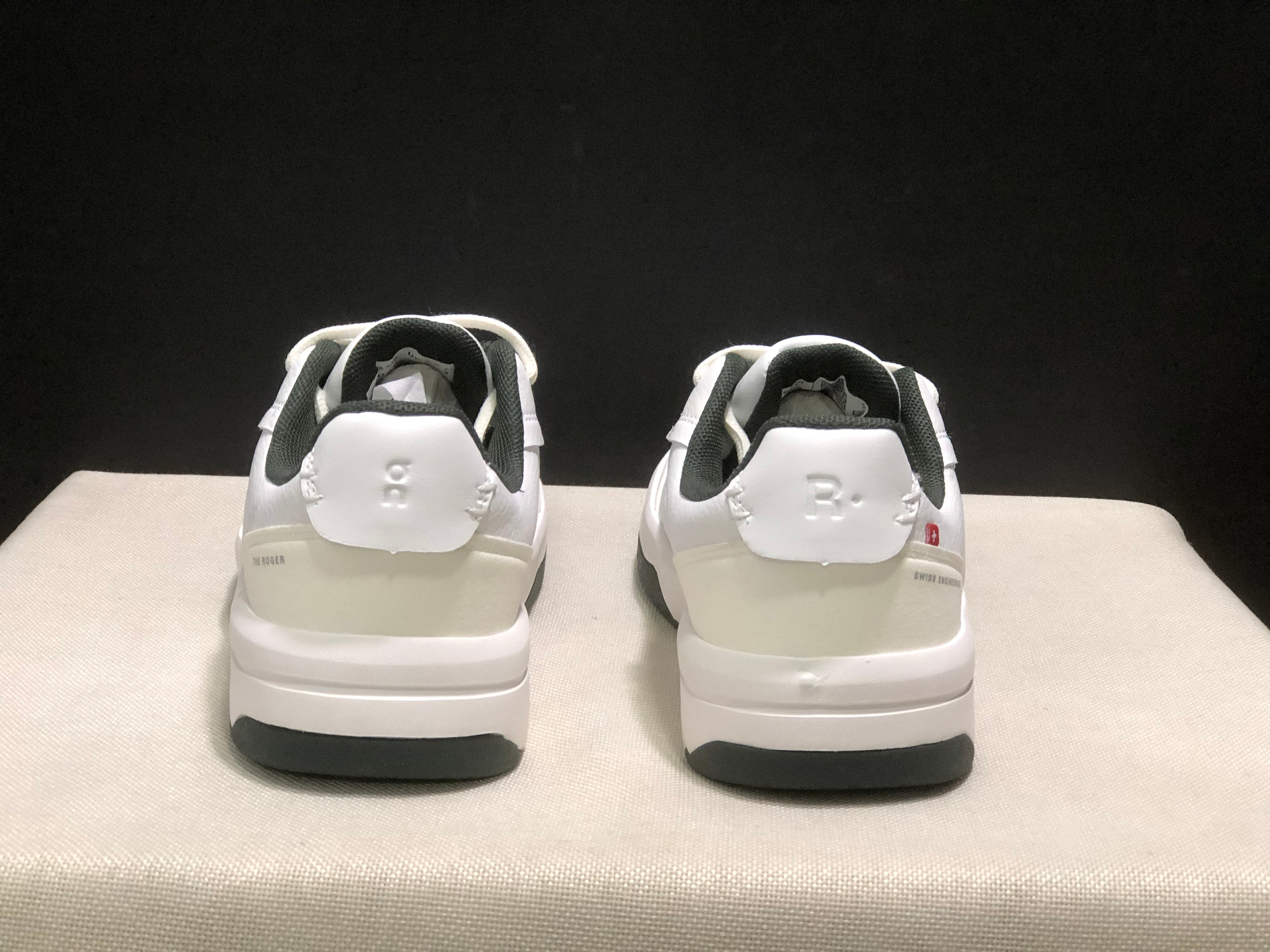 On Running The Roger Clubhouse Casual Sneakers White/Evergreen