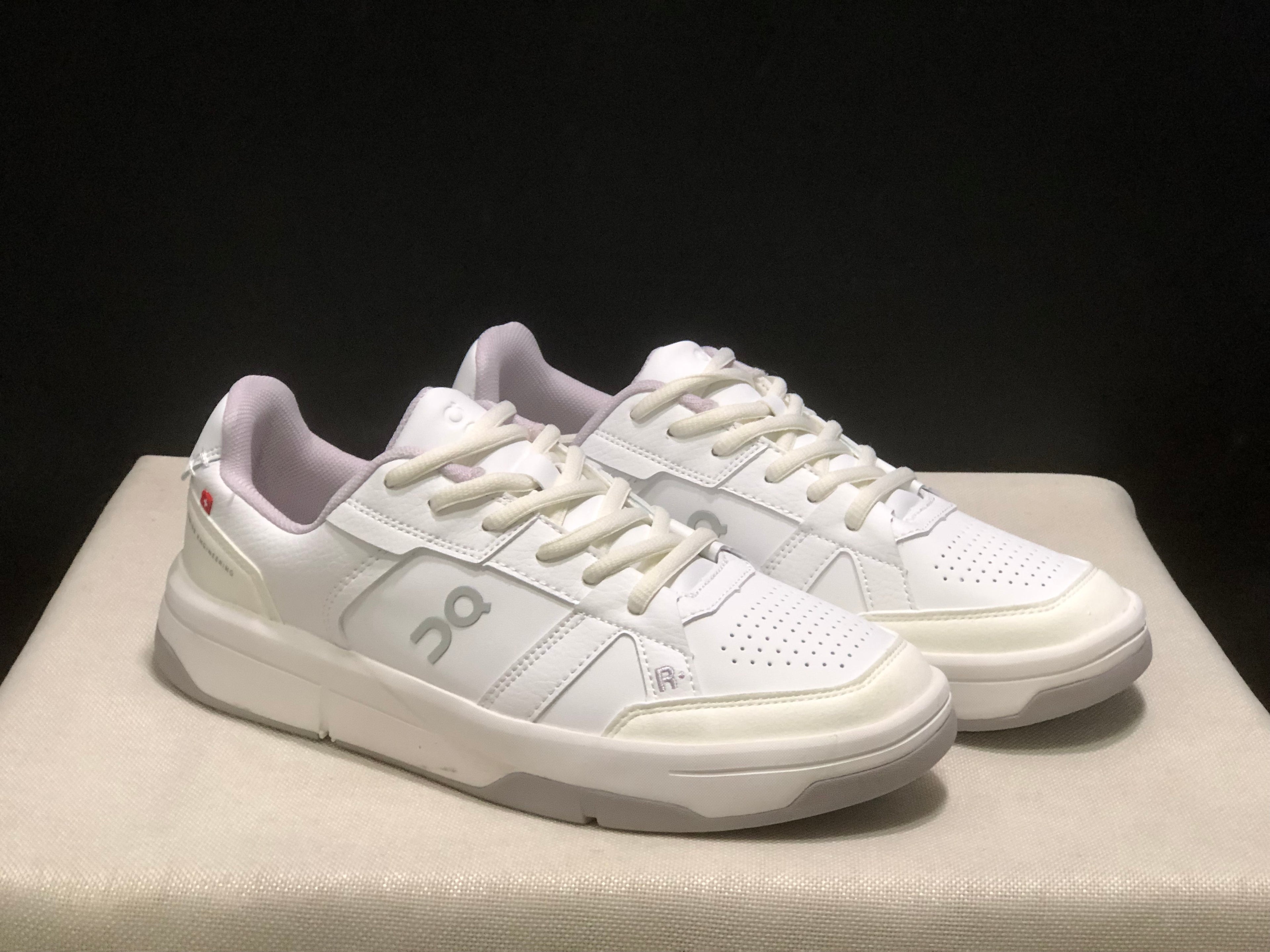 On Running The Roger Clubhouse Casual Sneakers White/Fade